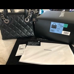 Chanel authentic sm. Zip shopping sheepskin w/box